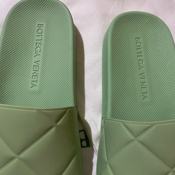 Bottega Veneta Rubber Slides - Picture 2 of 13